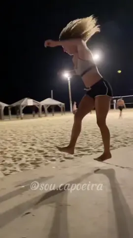 Mulher capoeirista #capoeira #capoeirabrasil #video #brasil  #anosatrás 