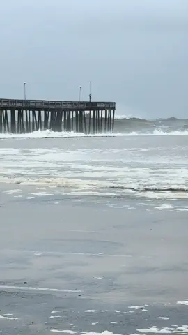Hurricane Erin hammering the coastline hundreds of miles away. #hurricaneerin