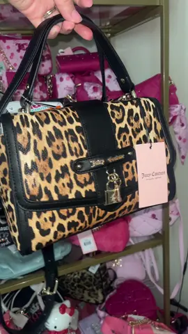 New @dd’s Discounts @Juicy Couture purse 😍 UFC🐆 #juicewrld #bag #fyp #viraltiktok #ddsdiscounts 