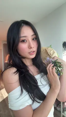 I love getting flowers from pretty girls 🤭 