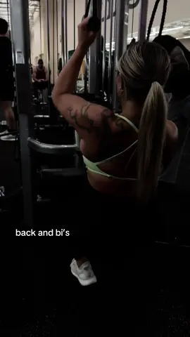 upper body days have become my favorite 🤭 #workout #gym #motivation #gymgirlies 