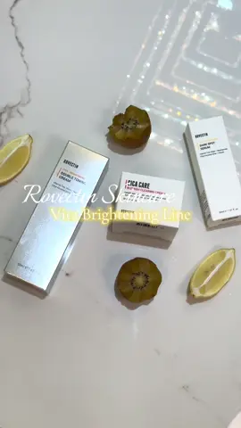I’ve been on the hunt for a Vitamin C serum & finally found the right one! 🍋🥝 Rovectin has crafted a stable & trustworthy formula as their brand is known to be free of sulfates, parabens, and fragrance. Perfect for someone with sensitive skin like me, I will definitely be incorporating these products into my routine to help with skin discoloration & irritation.  **Patch Test Recommended** 💛 Gifted collab w/ @Rovectin @rovectin_us #rovectin #vitamincserum #sensitiveskin #skincare #glassskin 