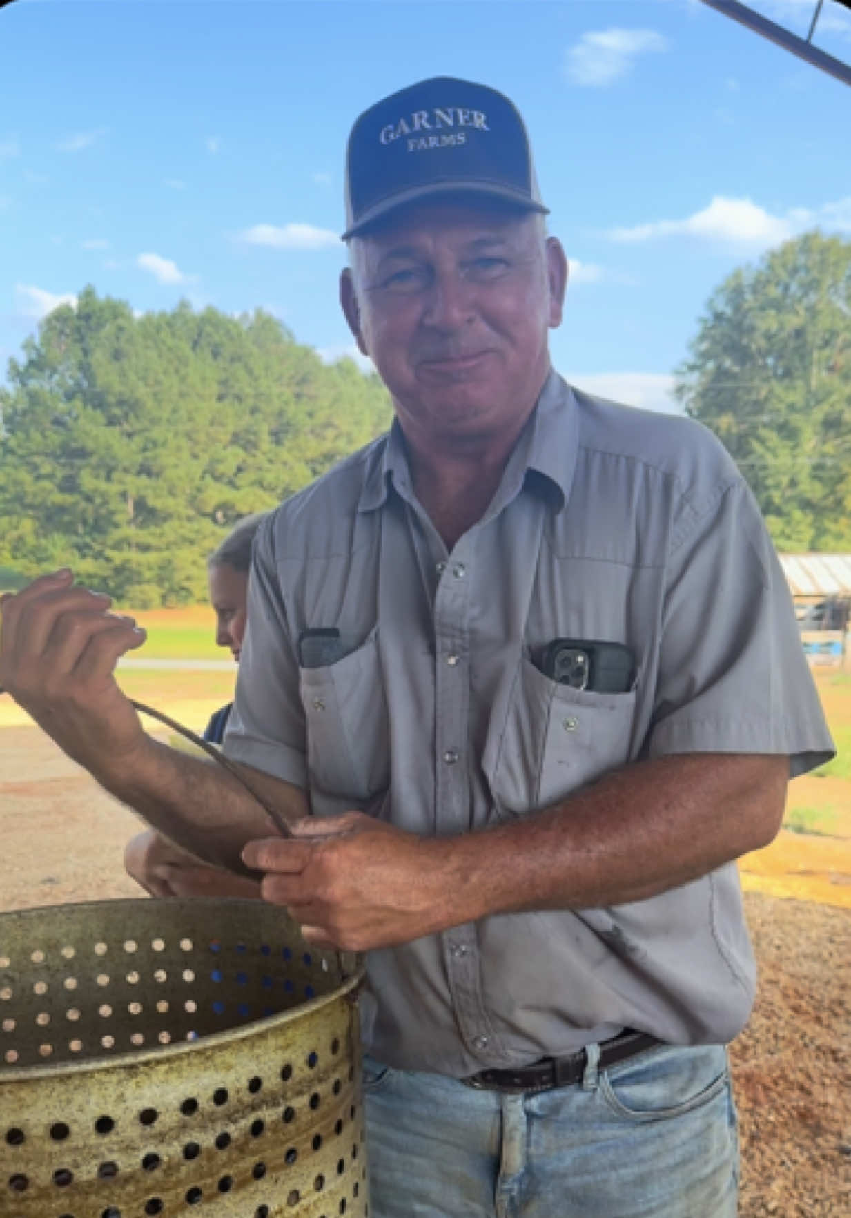 Big Daddy getting the peanuts boiled!!!🥜🥜 #fyp #garnerfarms #viral #blowthisup #meetandgreet 