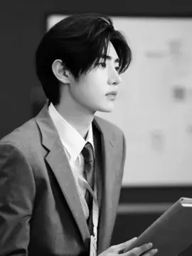 Park Sunghoon. Dia adalah definisi pria sempurna. Namun, di balik semua itu, dia juga dikenal sebagai seseorang yang tidak mudah tersentuh.  Dan hari ini… kamu resmi menjadi istrinya. Bukan karena cinta. Bukan karena takdir yang indah. Kazuha. Nama yang sejak tadi tak berhenti terlintas di kepalamu.  Perempuan yang seharusnya mengenakan gaun putih ini. Gaun yang kini melingkari tubuhmu, terasa begitu berat, seolah menghimpit dadamu hingga sulit bernapas. Semua mata tertuju padamu, tapi tak satu pun tatapan mengandung kebahagiaan. Bahkan tatapan laki-laki yang kini duduk di sampingmu, laki-laki yang baru saja mengikatkan cincin di jarimu. Tatapannya kosong. Dingin. Begitu menusuk. Pernikahan ini seharusnya menjadi momen paling bahagia dalam hidupmu. Beberapa minggu lalu, dunia Sunghoon runtuh ketika Kazuha meninggal dalam sebuah kecelakaan. Maut datang merenggut kebahagiaan mereka. Dan kini, semua yang disiapkan untuk Kazuha—gaun ini, perhiasan ini, bahkan pelaminan ini—harus kamu pakai. Kamu menggantikan Kazuha. Kamu… pengganti. Dan kamu membencinya. Lebih dari apa pun. Ibumu bilang, ini demi keluarga. Demi nama baik.  Padahal, kamu sudah punya seseorang. Park Jongseong. Tapi semua itu hancur. Hancur ketika keluargamu mengancam Jay, memaksanya menjauh darimu. Jay… dia terlalu baik untuk melawan. Hari ini, kamu bukan lagi miliknya. Hari ini, kamu resmi menjadi istri Park Sunghoon. Dan itu kali pertamanya kamu melihatnya dari dekat. Sunghoon tidak mengatakan sepatah kata pun sepanjang resepsi. Yang ada hanya tatapan dingin yang membuatmu merasa kecil. Seolah kamu adalah noda yang menodai hidupnya. Sampai akhirnya, pernikahan selesai. Dan kamu berada di ruang ganti, hanya berdua dengannya. Kamu menelan ludah, mencoba menenangkan diri. 