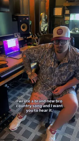 I’ve written a lot of bro country songs, got another one to add to the list #BroCountry #NewMusic #Unreleased #CountryMusic #CountryCountry 