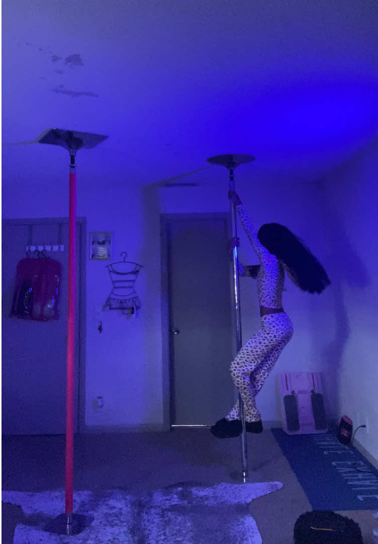 ☯️ #polefitness #platformshoes #2000s #poledance #fypシ 