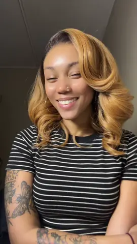 Wig from @VICTORIA HDT ‼️🤌🏽🔥   I’m in love with it ! 😩✨ une pépite  By the way qui sera au concert ce samedi ?! @JOÉ DWET FILÉ 🔥 ca va être du Lourd‼️