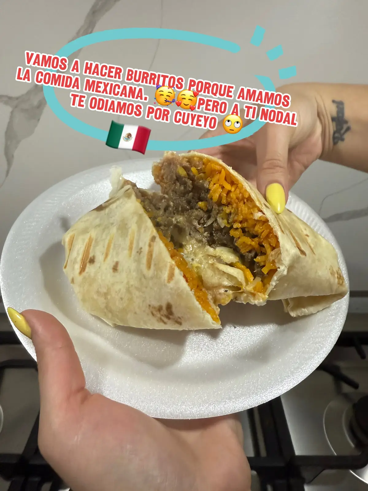 Aquí los que amamos la comida mexicana pero odiamos a Nodal por cuyeyo 🙄🙄 #mexicanfood #christiannodal #angelaaguilar #cazzu un ejemplo de burrito de carne hecho en casa 😍😍 agrégalo a tus favoritos para que no te quedes sin esta maravillosa receta  🌯 