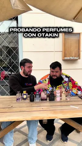 (Pt.2) Probamos perfumes junto al antiinfluencer más importante del país: @Otakin . Entre risas y primeras impresiones, descubrimos qué fragancias llaman su atención y cuáles no tanto. En Comprar en Chile nos encanta compartir estas experiencias con personajes únicos, y claro, hablar de lo que más nos apasiona: perfumes, perfumerías y perfumes árabes. #perfumes #comprarenchile #perfumesarabes #perfumeschile