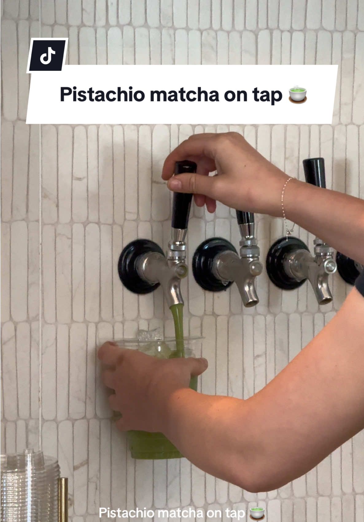 Pistachio matcha on tap📍@CalabasasCoffeeHouse  #matcha #pistachio #cafe #la #calabasas 