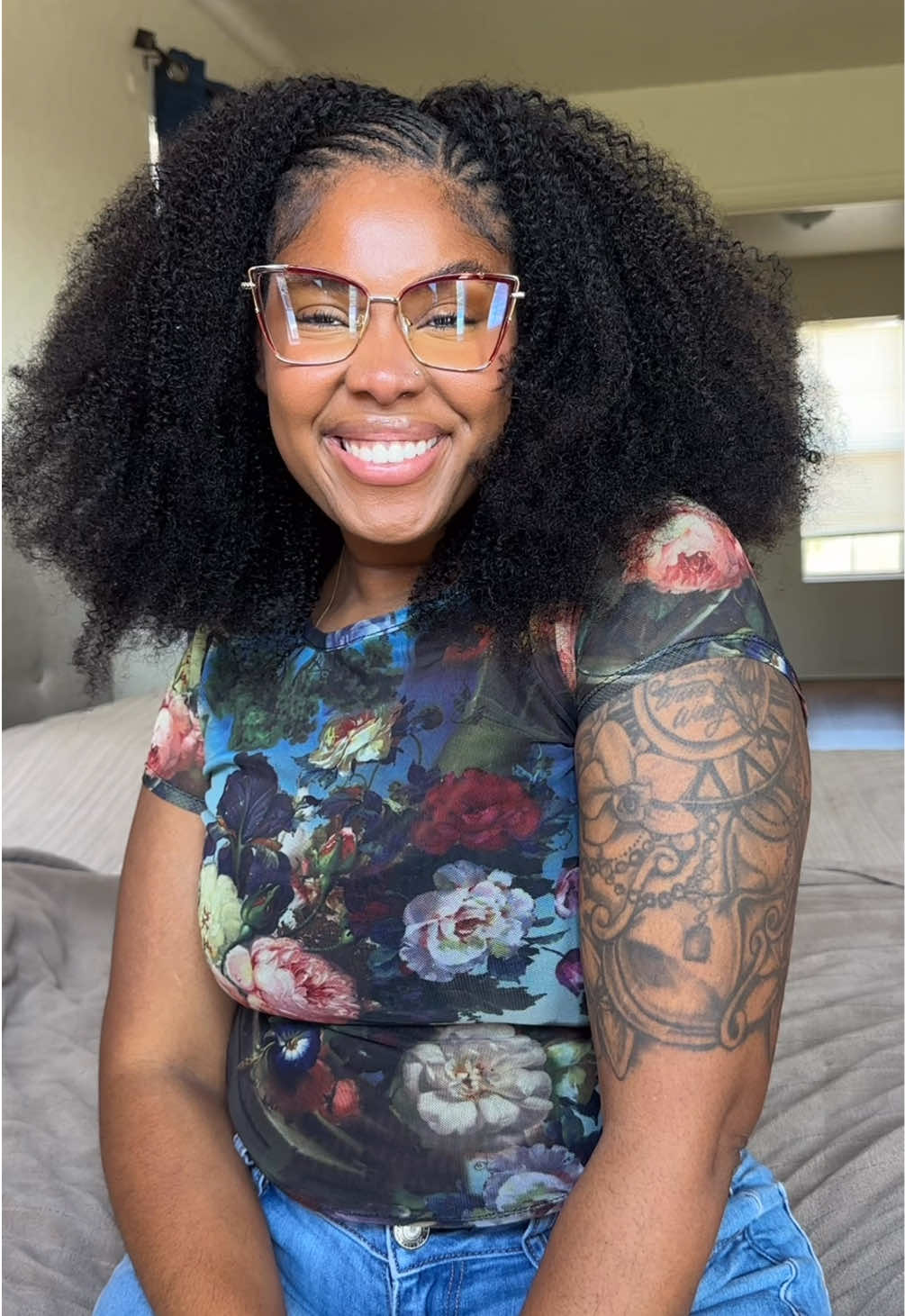 I love a versatile wig!! Watch me style this v-part wig and I transform it into a half wig for endless styling options. Which look is your fave? 👀 #iseehair #vpartwig #halfwig #wiginstall #wiginfluencer @ISEEHAIR 