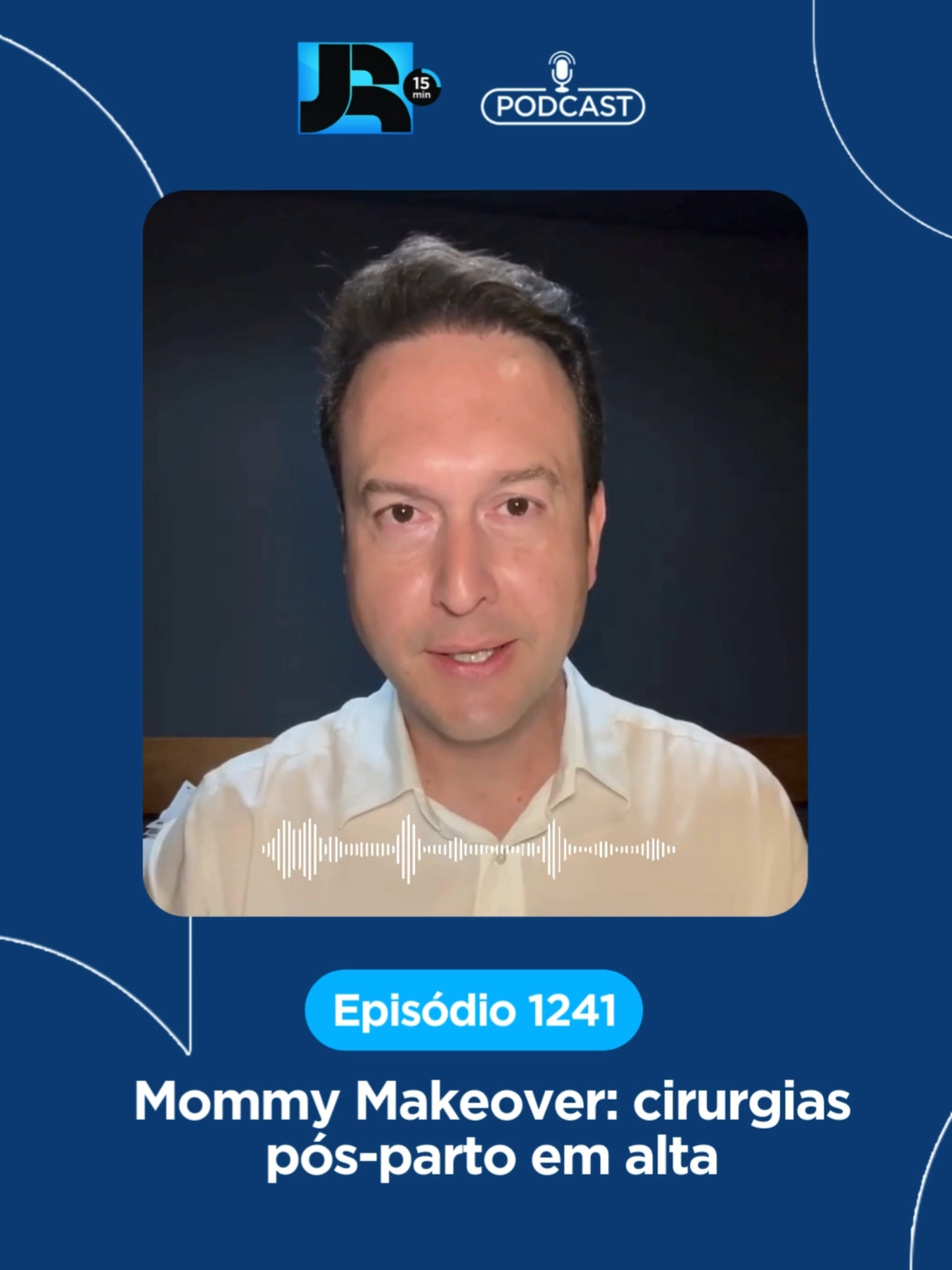 O “Mommy Makeover”, pacote de cirurgias plásticas voltado à recuperação da forma física após a gestação, vem ganhando popularidade entre mulheres que deram à luz. Influenciadoras digitais ajudam a divulgar a prática, que combina procedimentos como abdominoplastia, lipoaspiração e aumento ou redução de mama.  O cirurgião plástico Daniel Carli, do Hospital Moriah, detalha no #JR15Minutos os benefícios, riscos e cuidados necessários para quem pretende se submeter às cirurgias. 🎧 Ouça agora: R7.com/PodcastJR O podcast também está disponível no @recordplus e outras plataformas digitais #JornalDaRecord #JR24H