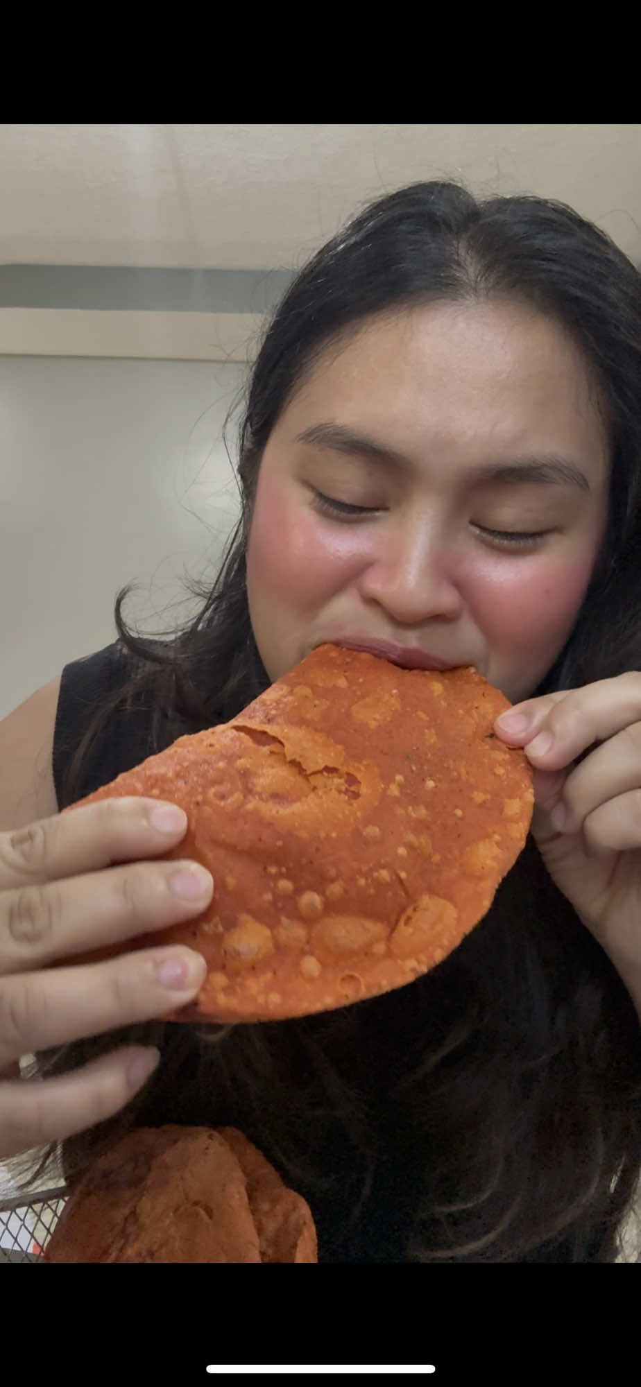 Ang bilis lang pala gawin nito🤤🤤 #food #fyp #ilocosempanada #cravings #pinoyfood 