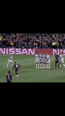 É Messi... é mágico... é gol de falta! #editsfootball #football #Goat #messi 