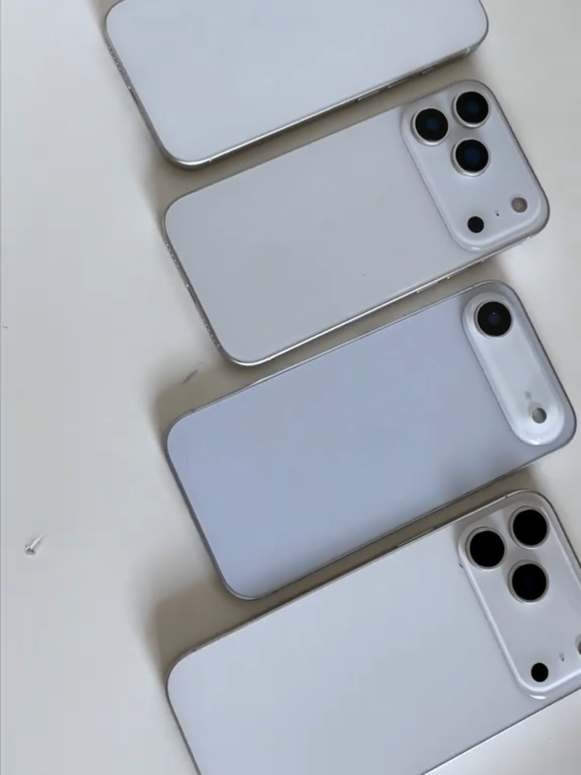 O iPhone 17 ACABOU de chegar — e é revolucionário:🔹 Sem protuberância na câmera 🔹 Tela 3.000 nits + design mais fino 🔹 Chip A19 com IA avançado 🔹 Até 24h de bateria 🔹 E chegou o iPhone 17 Air !O futuro da Apple está aqui.➕ Siga @applehousepmw para tudo sobre o novo iPhone antes de todo o mundo.#iPhone17 #Apple #AppleHousePMW #Lançamento2025 #Tecnologia #Inovação