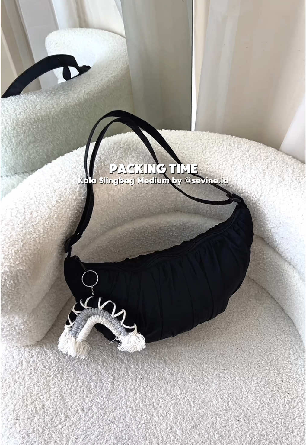 Tas terbaru sevine nih guys, desainnya simple & aesthetic🖤📸  #az #kalaslingbag #tasselempang #taswanita #racuntiktok 