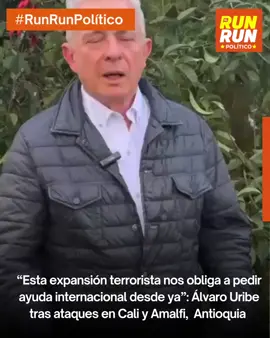 #Política| El expresidente Álvaro Uribe Vélez se pronunció con firmeza luego de los recientes ataques armados contra la Fuerza Pública en Cali y en el municipio de Amalfi, Antioquia. En su mensaje, advirtió que el país atraviesa una escalada de violencia que, según él, no puede enfrentarse únicamente con las capacidades nacionales. “Esta expansión terrorista nos obliga a pedir ayuda internacional desde ya. La necesitamos urgentemente”, expresó el exmandatario, señalando la necesidad de que Colombia reciba apoyo externo para contener la amenaza que representan los grupos armados ilegales. Uribe insistió en que la comunidad internacional debe acompañar al país en la lucha contra estructuras criminales que, de acuerdo con sus palabras, han fortalecido su accionar en distintos territorios. El líder del Centro Democrático recalcó que la Fuerza Pública requiere respaldo inmediato para evitar que se siga deteriorando la seguridad en regiones estratégicas. 🔸#RunRunPolítico