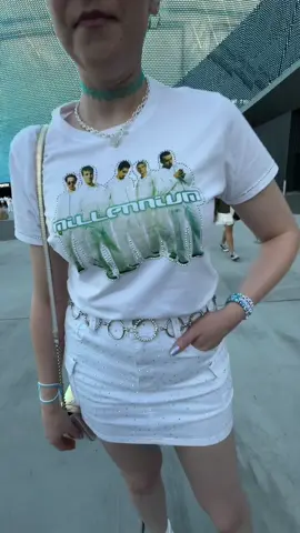 as soon as i saw her shirt i knew i wanted to copy her 😅🤩 #bsb #concertoutfit #ktbspa #backstreetboys #tutorial 