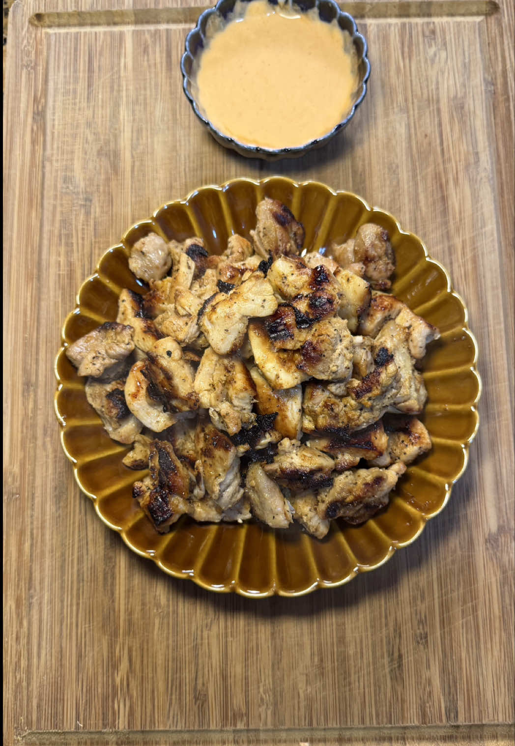 What’s ur favorite item at Chick-fil-A? I’ve been obsessed with the grilled nuggets but they’re so expensive😭 making them at home is so much cheaper and so yummy :)  Ingredients:  - Chicken thighs  - Olive oil  - Apple cider vinegar  - Salt - Pepper - Paprika - Garlic powder - Honey #chickennuggets #grilled #EasyRecipes #chickfila 