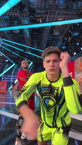 Calentando motores , nos vemos 7:30 en esto es guerra canal 4 América TV  @Kevin Diaz 
