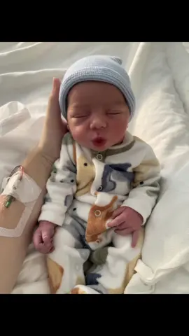 #dontblink #newborn #5weeksold #heaven 