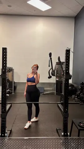 A lil back, A lil booty ✨  #gym #ginger #plussize 
