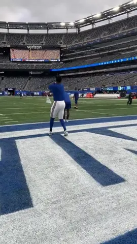 JAMIS WINSTON 😭😭 Why is my guy warming up with a TOWEL 💀 He’s the most unintentionally funny QB in the league 😂 Is Jameis the GOAT of goofy moments?? 🏈👀 #JameisWinston #NFL #Gaints #Goofy #QB