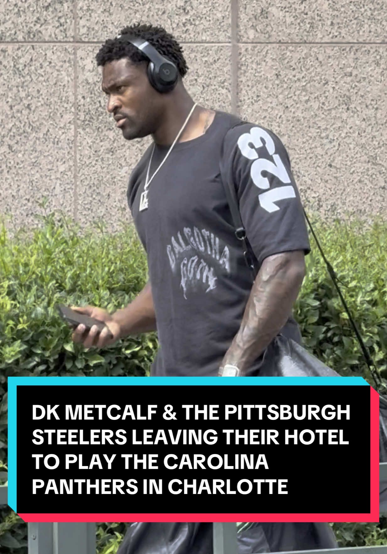 DK Metcalf & the Pittsburgh Steelers leaving the Hilton in Uptown Charlotte ahead of their game with the Carolina Panthers Football team @DK Metcalf @Pittsburgh Steelers @NFL @Carolina Panthers @lululemon  #DKMetcalf #PittsburghSteelers #Steelers #Football #NFL