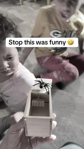 #prank #funny #spiders #haha #jajaja #chistoso #chiste #broma #fyp #viral #spider #spiderprank #jump #scare #prank #prankvideo 