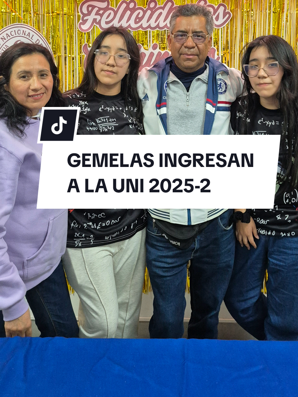 🎓✨ En la Academia Pitágoras celebramos cada logro como propio. Hoy compartimos el testimonio de unos padres orgullosos, quienes agradecen y cuentan su emoción al ver a sus dos hijas gemelas cumplir su sueño de ingresar a la UNI gracias a su esfuerzo y a la preparación recibida con nosotros. Porque en Pitágoras no solo formamos estudiantes, formamos historias de éxito que inspiran 💙🧡💚 #admisionuni #academia #academiapitagoras #uni #alumnos 
