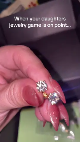#jewelry#moissanite#moissaniteearrings#momtok#girlmomlife 