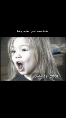 sadly my mom never showed this to @Avril Lavigne #homevideos #fyp #music #xyzbca 