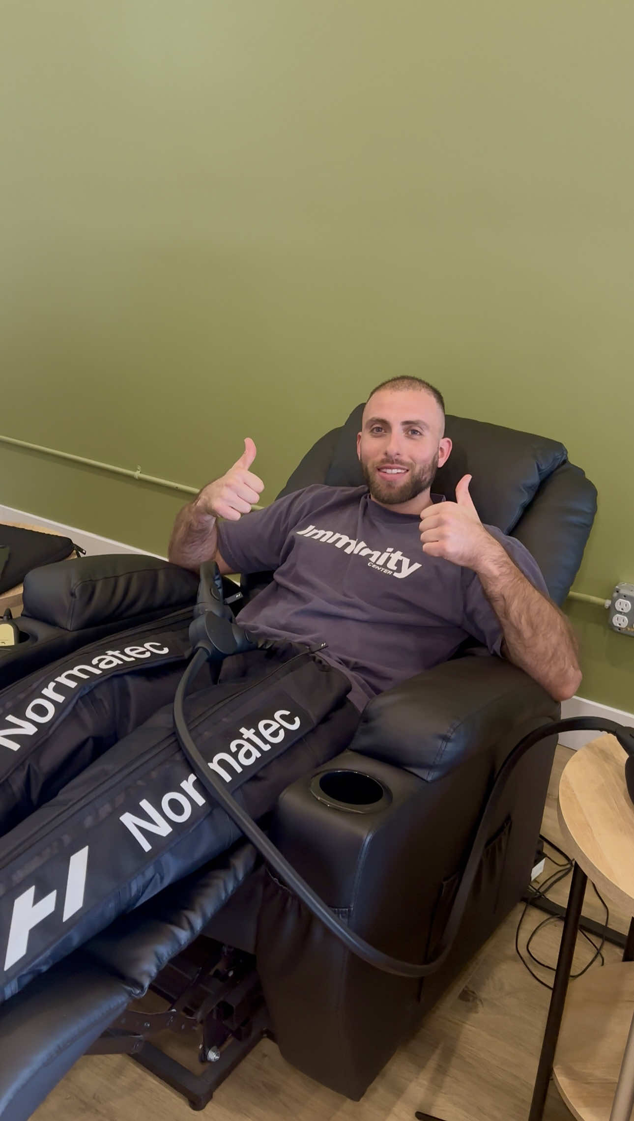 Compression therapy with NormaTec boots helps improve circulation, reduce muscle soreness, and speed up recovery.  Whether after a workout or a long day on your feet, it’s a simple way to support better performance and relaxation. #compressiontherapy #normatechboots #compressionboots #musclerecovery #musclesoreness 