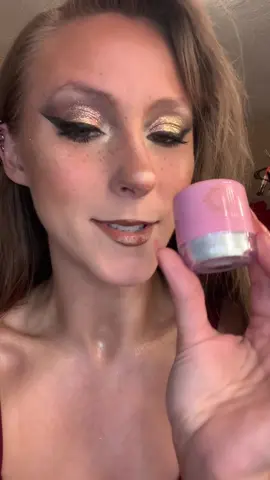 @sushyglowcosmetics🧚🏻‍♀️🍄  I absolutely adore this shimmer! #sushyglowcosmetics #tiktokshop #makeup #bodyglow #fypシ゚viral  