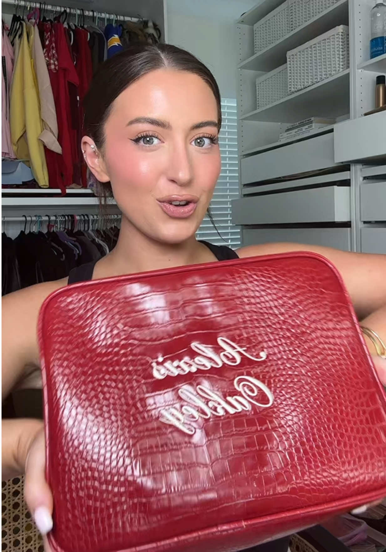 I loveeeee it @Abbode #makeupbag #makeup #makeupartist #travel #packwithme 