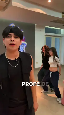 ✨🎶 ¡El KPOP se vive en LIT HOUSE! 🎶✨ Si amás las coreos de tus idols favoritos… este es TU momento 👀💜 🔥 Clases con el profe Benja 📅 Lunes y miércoles 🕣 De 20:30 a 21:30 hs 👉 Aprendé coreos icónicas 👉 Mejorá tu técnica y estilo 👉 Sumate a un grupo lleno de energía y pasión 💜 Animate a bailar y disfrutar 📲 Reservá tu lugar y empezá a vivir el KPOP en su máxima expresión ✨