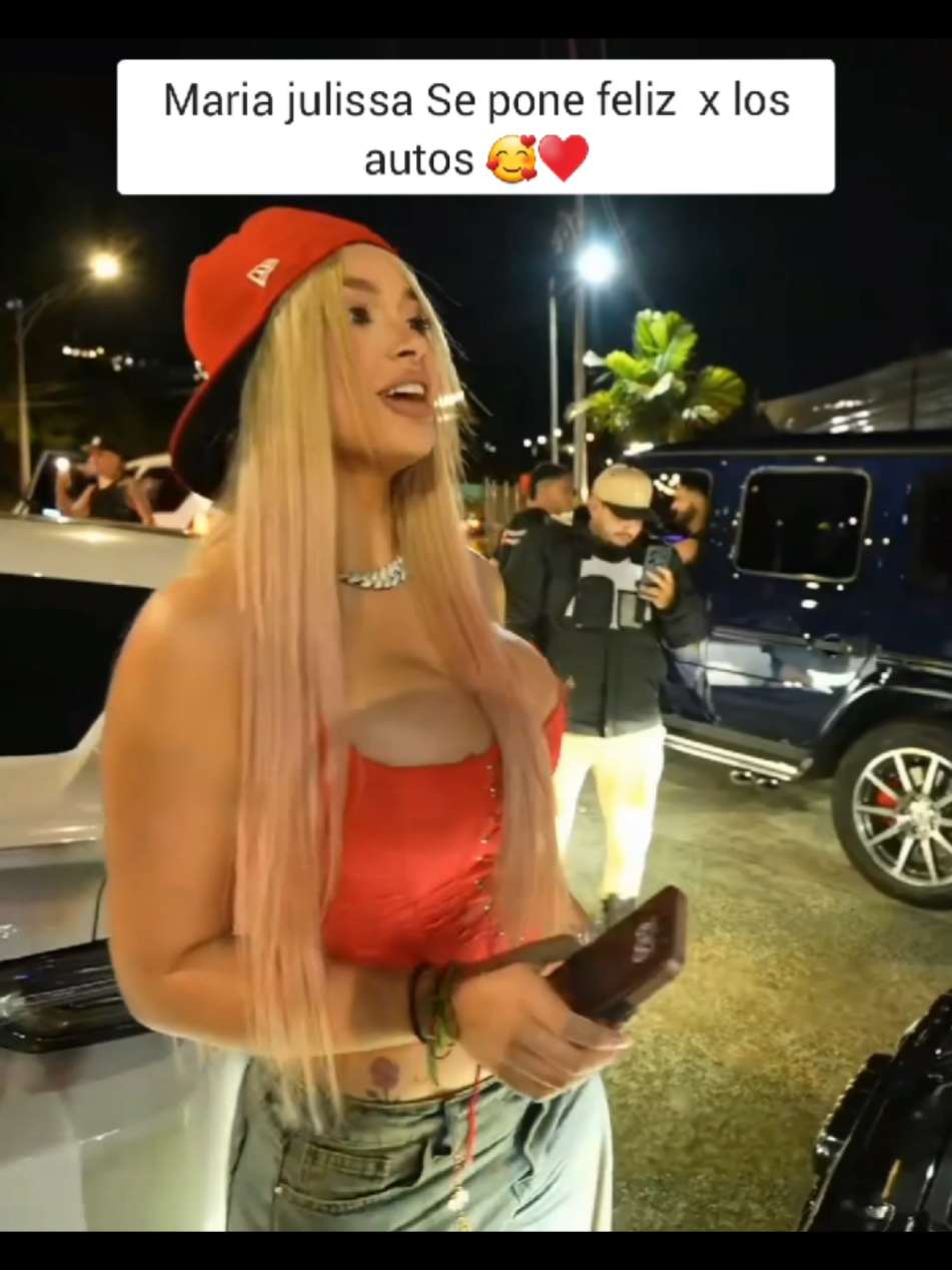 Se emociona  por la llegada de mas autos 🥰🥰#mrstiven #mrstiventc1977 #mariajulissa #autosdeportivos #ferrarif1 