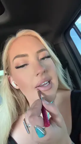 They say the best lip liner will match your brow color & they ain’t wrong 🥲 the song that randomly came up lolll perfect for it! #randomsong #makeuphacks #themoreyouknow #concertcheck 