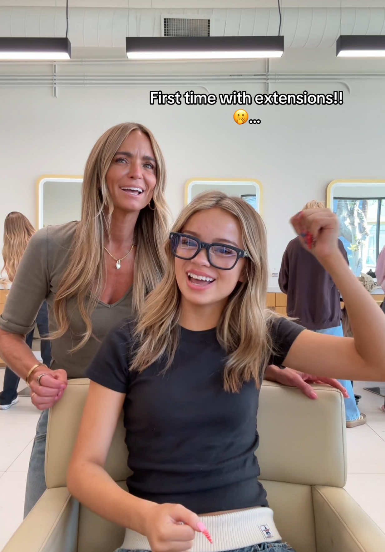 Yes queen just wait for the after!! @iampresleefaith @Tatum.hair @hairbyjessr @Tanzie Rae @Venice✨ @sadiekayhair @Hairbybellableu @hairby_ashleyw @hair_makeupbymoni @katemariehair #hairtok #hair #extensions #blonde #trend 