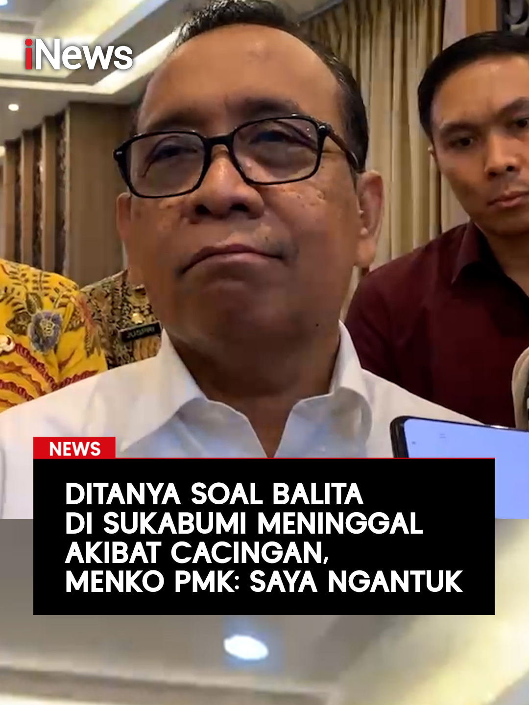 Menteri Koordinator Bidang Pembangunan Manusia dan Kebudayaan (Menko PMK) Pratikno bungkam terkait kasus Raya, balita berusia empat tahun di Sukabumi, Jawa Barat, yang meninggal akibat infeksi cacingan. Pratikno hanya mengatakan bahwa detail kasus tersebut sepenuhnya ditangani oleh Kementerian Kesehatan (Kemenkes).  Ketika awak media akan menanyakan lebih lanjut mengenai koordinasi pemerintah terkait masalah ini, Pratikno berkelakar dirinya mengantuk. Baca selengkapnya hanya di  https://www.inews.id/news #iNews #MenkoPMK #Raya #BocahSukabumi #Cacing #Pratikno