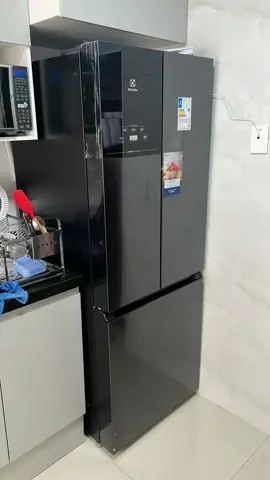 Geladeira refrigerador Electrolux 480 litros inox sistema inverter econômica três portas. #viralizou #enxovalcasanova #cozinhaperfeita #geladeira #novidade