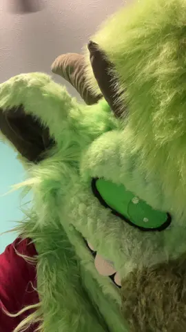 Good way to introduce Apex! He’s my new suit! #furry #fursuiter #furrytiktok 