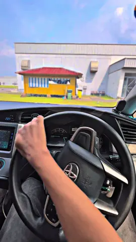 Mode satu tangan #viral #trending #fyp #music #nyetir #driving #jakarta #berhatihatidijalanraya #drivesafe #innovareborn #nyetirmobil