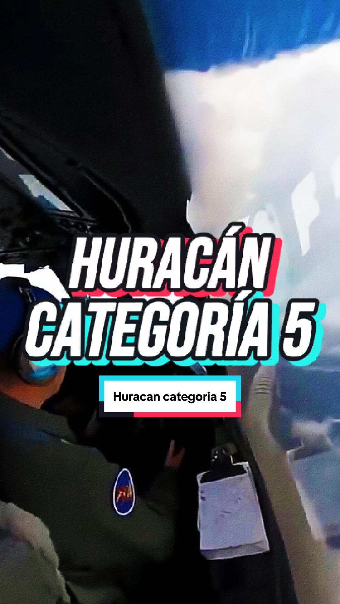 ¿Viste el interior del ojo del huracán? Las imágenes mostraron un monstruo de categoría 5, uno de los más rápidos en alcanzar esa fuerza en la historia. Pero… ¿qué significan realmente las categorías de los huracanes? Desde los vientos de 120 km/h hasta los más de 250 km/h capaces de volver ciudades inhabitables por meses, cada nivel es un escalón hacia lo catastrófico. Y aunque Erin ahora se debilita en la costa este, en el Caribe ya se empieza a formar un nuevo fenómeno que podría cambiar todo. Misterio de las categorías de huracanes Fenómenos extremos en el Atlántico El ojo del huracán explicado Categoría huracanes ¿Qué significa un huracán categoría 5? #Misterio #FenomenoInexplicable #HuracanErin #ArchivoXtraño #DesastresNaturales 