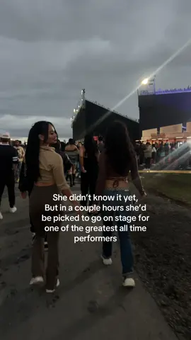 Umm I thought I was going to be posting stories about the show but I ended up posting MEE on stage 😭  #chrisbrown #takemedown #toronto #concert 