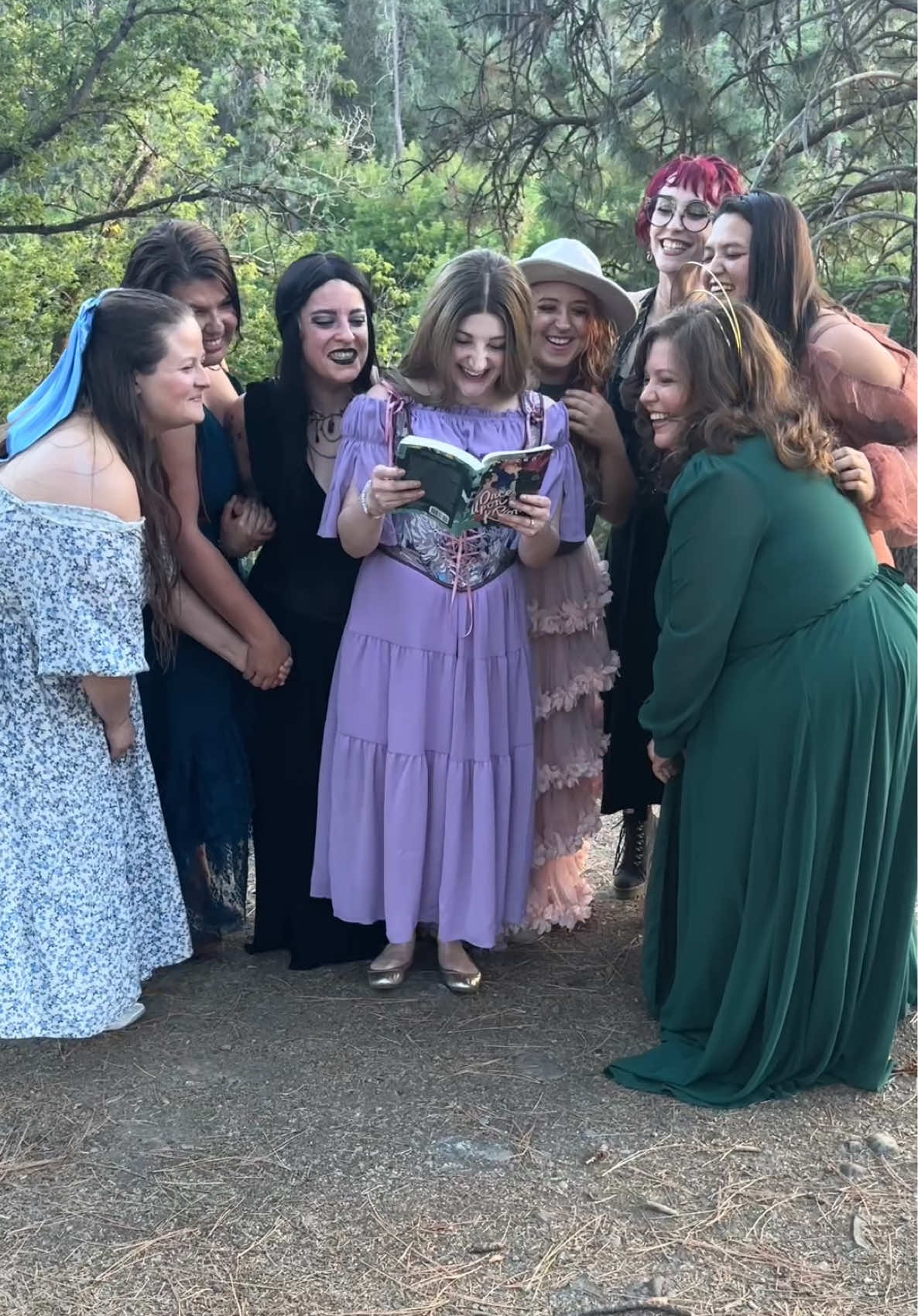 8 book girlies create the golden honmoon @✨Ellie Enchanted✨ @Thicc Thighs & Fantasy Vibes @Sparkle Kraken @Enya @Cassie @The Bookish Mermaid @RuthMcrae #bookgroup #fun #honmoon #golden #photoshoot 