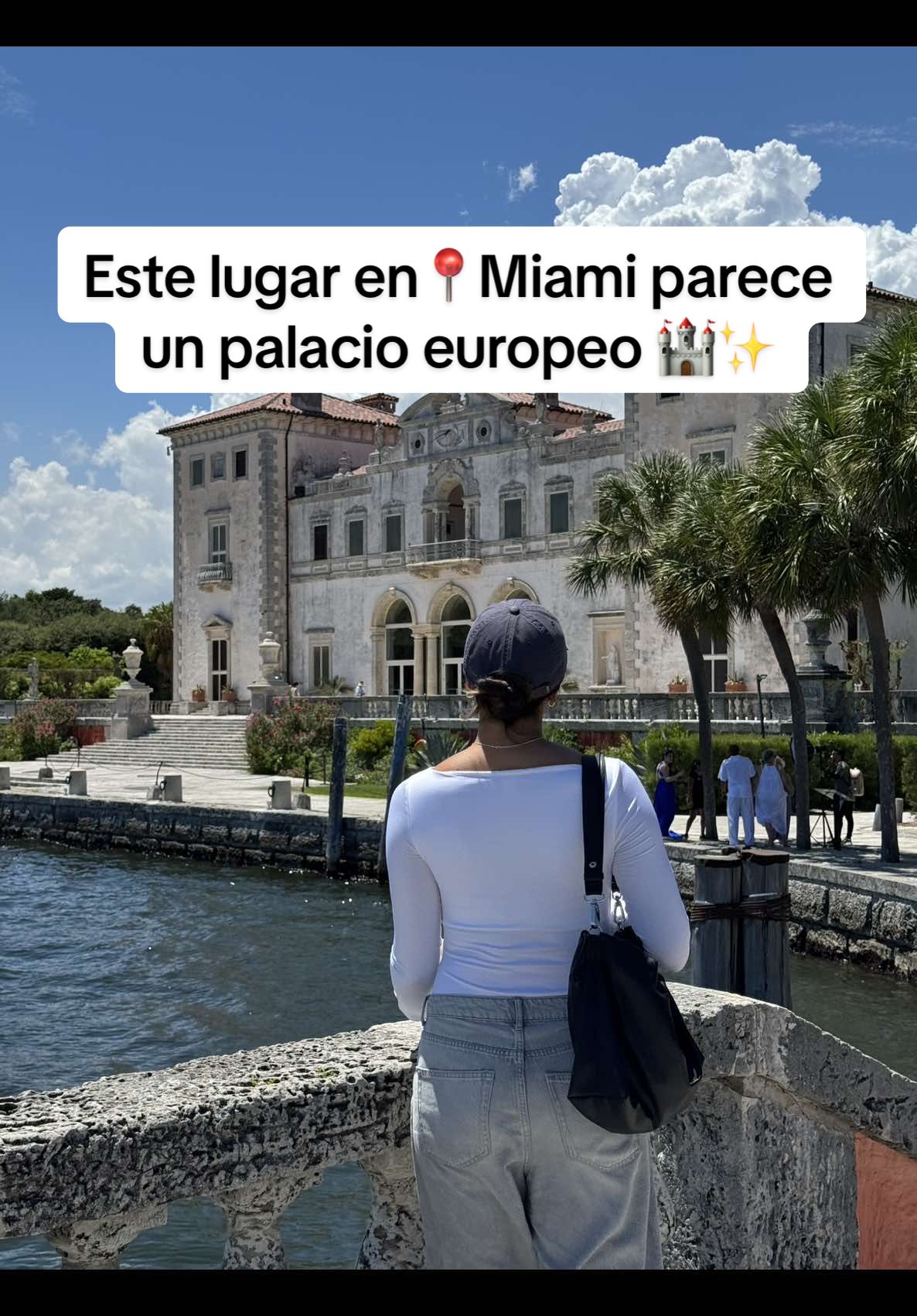 Sabías que en Miami existe un lugar que parece un palacio europeo? 🏰✨ Se llama Vizcaya Museum & Gardens y es uno de los sitios más hermosos y únicos de la Florida. Si buscas un plan diferente, lleno de historia, arquitectura y jardines impresionantes, este lugar es perfecto. 🌿💫 #vizcaya #vizcayamuseum #miami #florida #beautifulplaces #PlacesToVisit #traveltiktok #bucketlist #historicalplaces #miamitiktok #hiddenflorida #miamitravel #thingstodoinmiami #floridatravel #creatorsearchinsights 