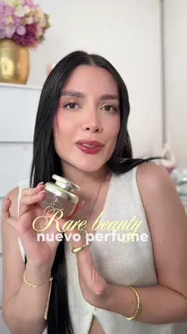 Probando el nuevo perfume de @Rare Beauty 🪄🪞☁️ #girlythings #perfume #rarebeauty #makeupvideo 
