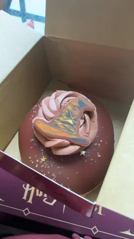 Harry Potter Krispy Kreme 😛 also happy 39 weeks!!! #pregnant #thirdtrimester #donuts #harrypotter #krispykreme @Krispy Kreme 