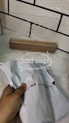 Satu produk je yang I pakai untuk pastikan ketiak sentiasa wangi. Nak tahu tak? 😉 #KetiakWangi #ProdukDeodorant #ReviewProduk #BauWangi #penjagaandiri 
